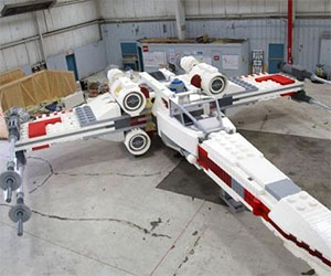 Life Size LEGO Star Wars X-Wing