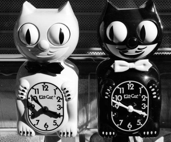 Moving Eye Cat Clock