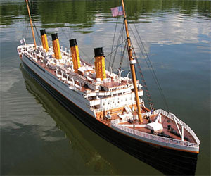 Titanic R/C Boat