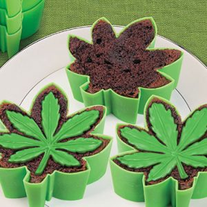 Cannabis Leaf Cake Pan