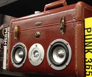 Suitcase Speakerbox