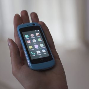Jelly - The Smallest 4G Smartphone