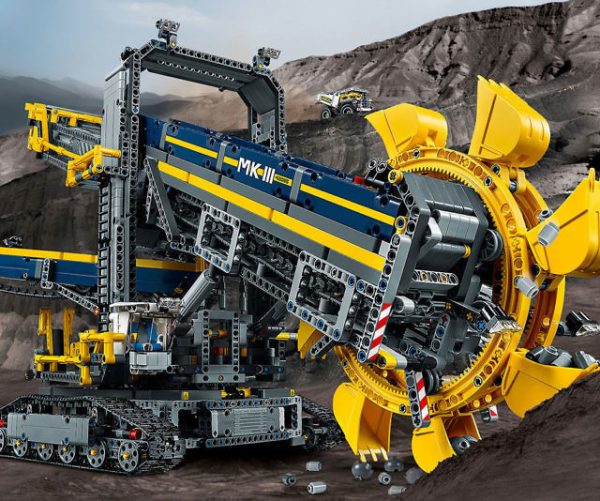 LEGO Technic Excavator Kit